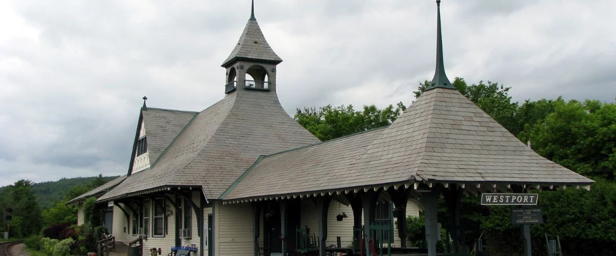 Amtrak Station Near Lake Placid Airport (LKP)