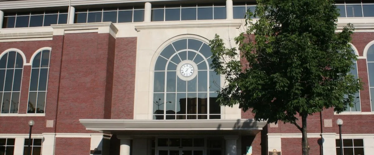 Amtrak Station Near University of Illinois – Willard Airport  (CMI)