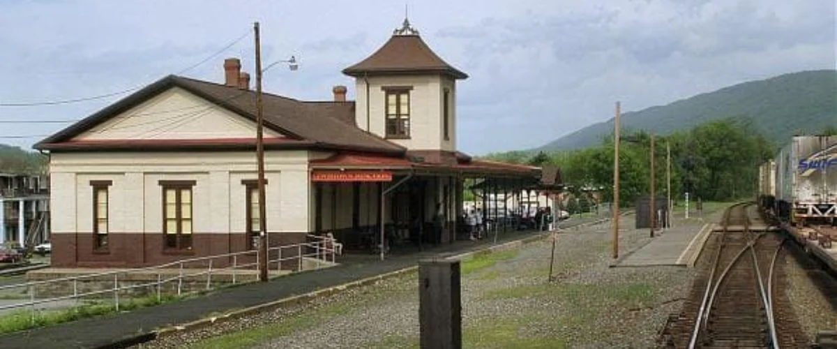 Amtrak Station Near Williamsport Regional Airport (IPT)