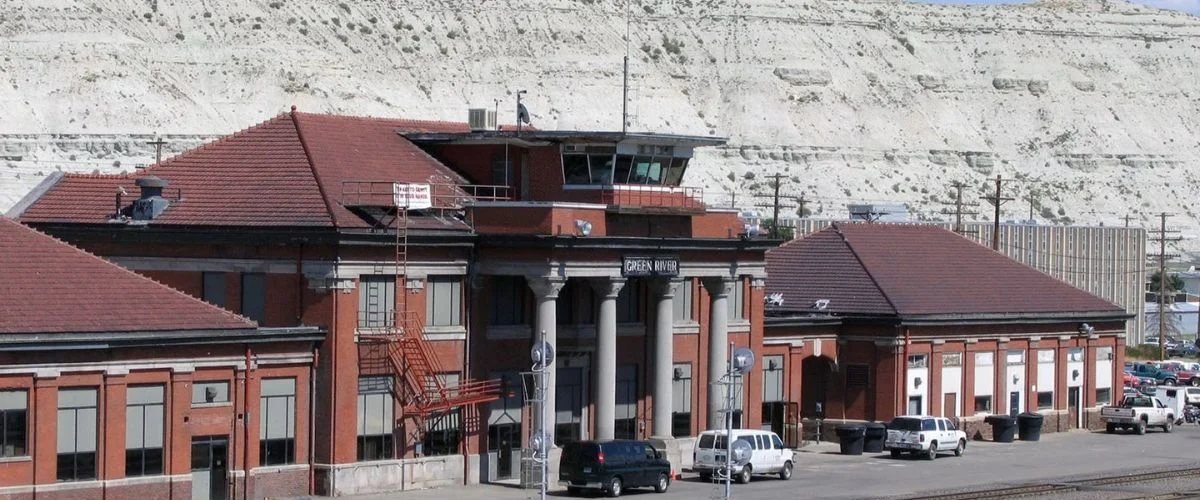Amtrak Station Near Green River Municipal Airport (RVR)