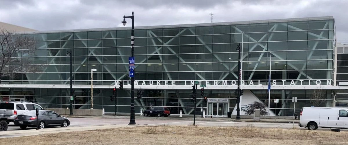 Milwaukee Airport-Buses Amtrak Station