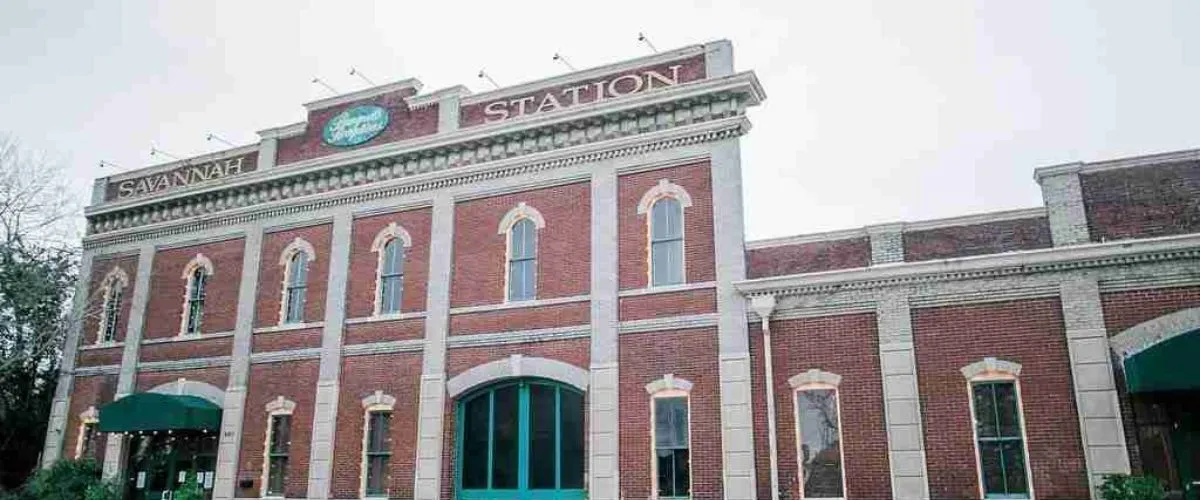 Amtrak Station Near Beaufort Executive Airport (BFT)