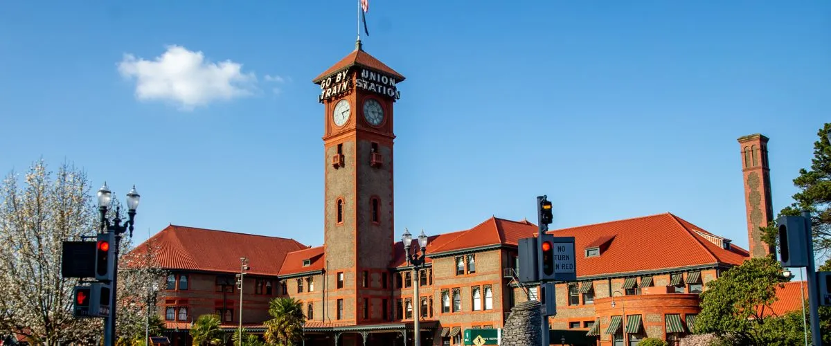 Amtrak Station Near Cascade Locks State Airport (CZK)