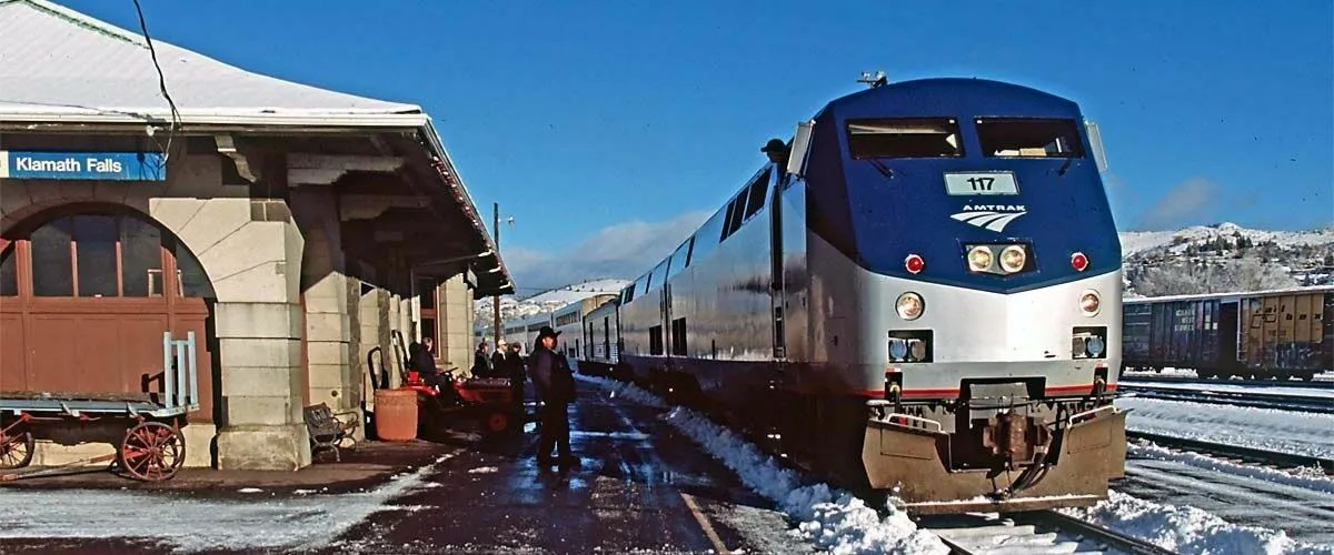 Amtrak Station Near Crater Lake–Klamath Regional Airport (LMT)