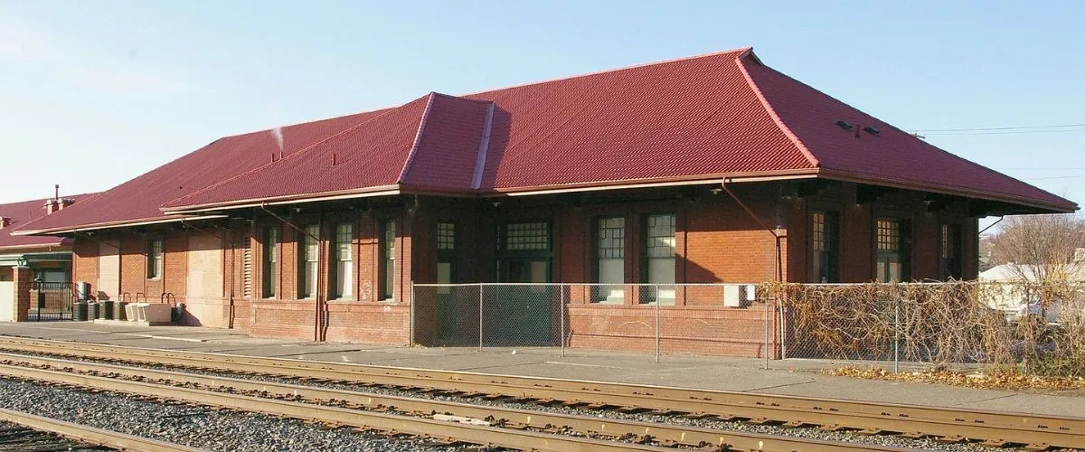 Amtrak Station Near Eastern Oregon Regional Airport (PDT)
