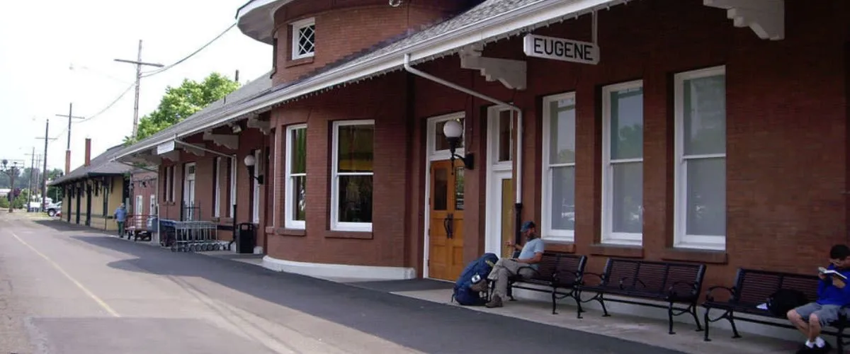 Amtrak Station Near Roseburg Regional Airport (RBG)