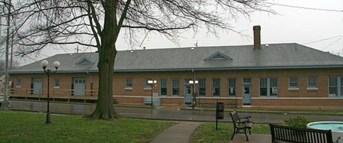 Amtrak Station Near Murfreesboro Municipal Airport (MBT)